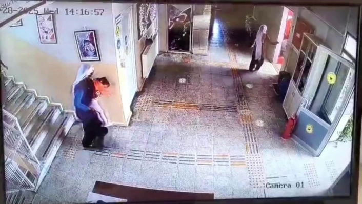 Tunceli'de müdürün Heimlich manevrası, minik çocuğun hayatını kurtardı