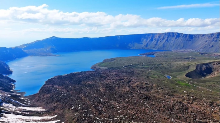 Turizm sezonu açılan Nemrut Kaldera'sı havadan görüntülendi