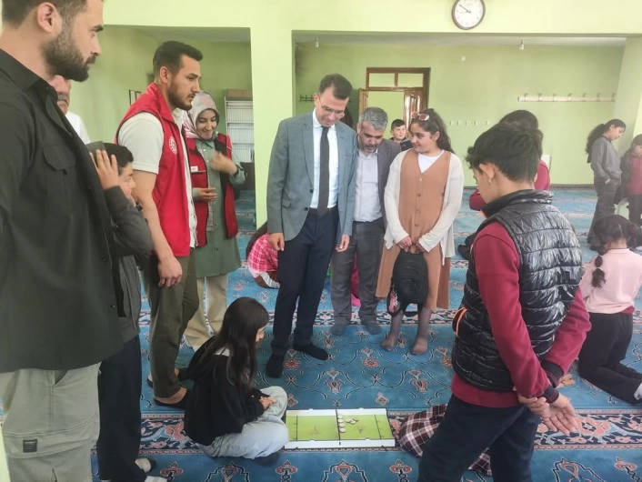 Tutak'ta 'ÇEDES' Projesi kapsamında öğrencilerle Gençlik Buluşması