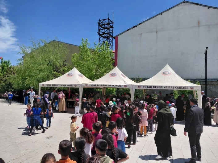 Tutak'ta Gazze için hayır çarşısı düzenlendi
