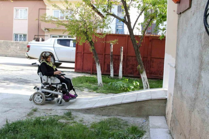 Van Büyükşehir Belediyesi'nden engelli vatandaşın hayatına sevgi dolu dokunuş