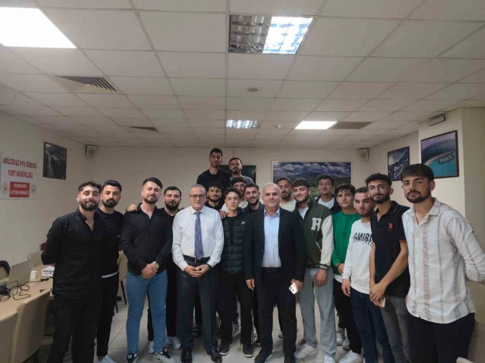 Yaşayan İnsan Hazinesi Birol, öğrencilerle bir araya geldi