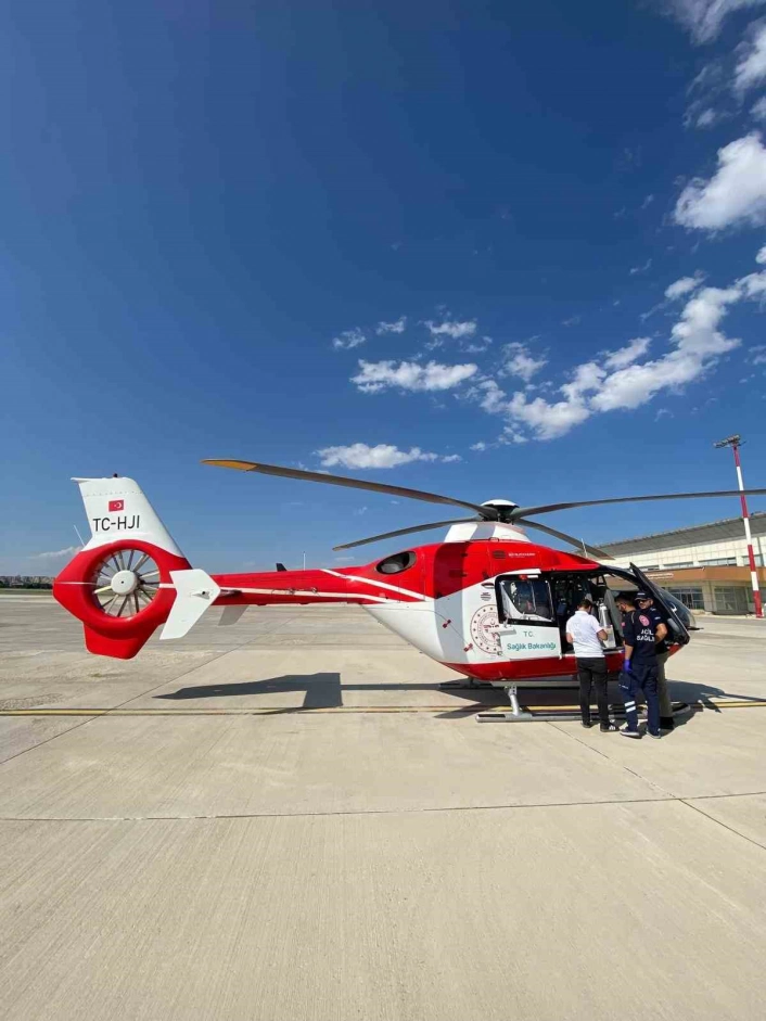 Bahçesaray'da 17 yaşındaki hasta ambulans helikopterle Vana sevk edildi