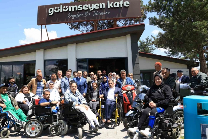 Başkan Sekmen Arzuhal Günlerinde engellilerin sorunlarını dinledi