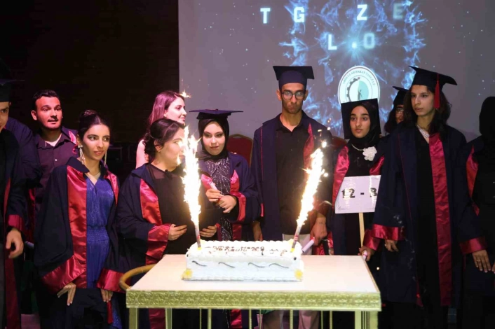 Elazığ'da özel öğrencilerin mezuniyeti renkli görüntüler oluşturdu
