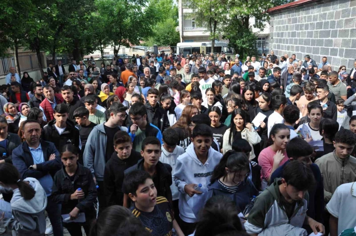 Kars'ta 4 bin 267 öğrencinin LGS heyecanı başladı