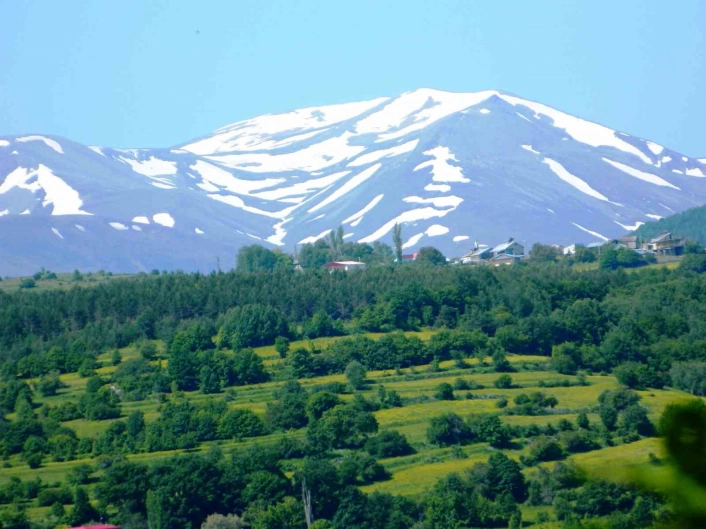 Mevsimler Posof'a güzellik katıyor