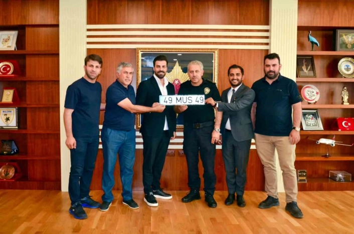 Muşspor'a özel 49 MUS 49 plakası hediye edildi