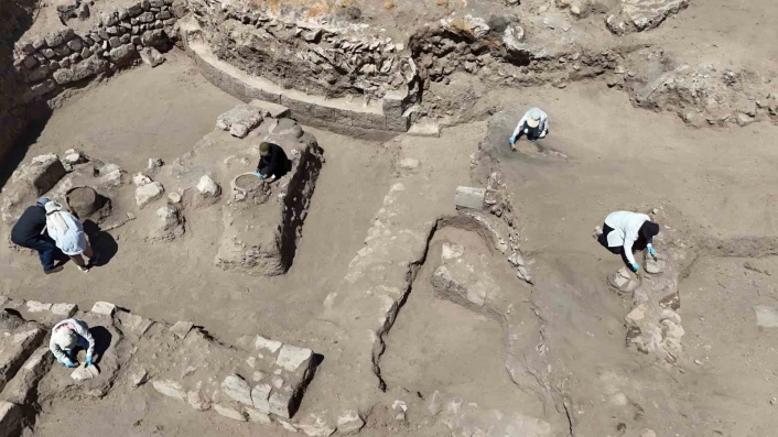 Ahlat Selçuklu Kalesinde başlatılan kazılar tarihe ışık tutacak