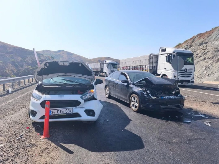 Elazığ'da zincirleme trafik kazası: 1 yaralı