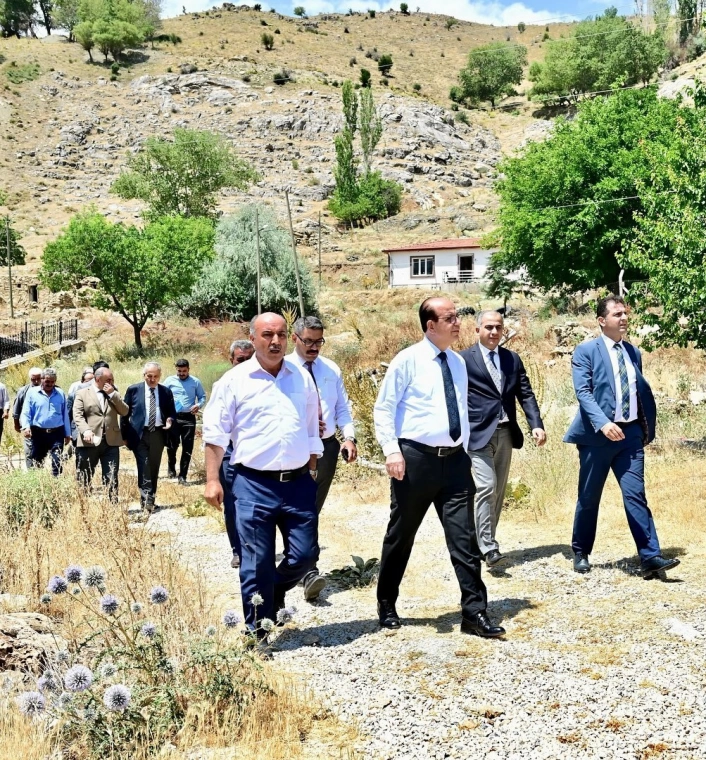 Geçit: ''Sorunları ertelemiyoruz, çözüm üretiyoruz''