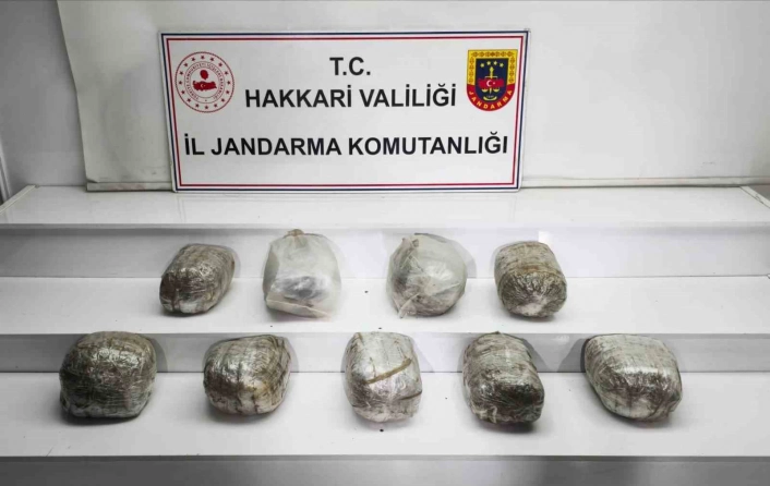 Jandarmadan Büyük Oprasyon : Hakkari'de 14 kilo skunk maddesi ele geçirildi