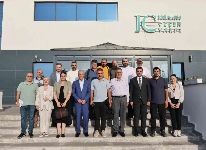 İbrahim Çeçen: ''Bu topraklara borcumuzu eğitimle ödüyoruz''