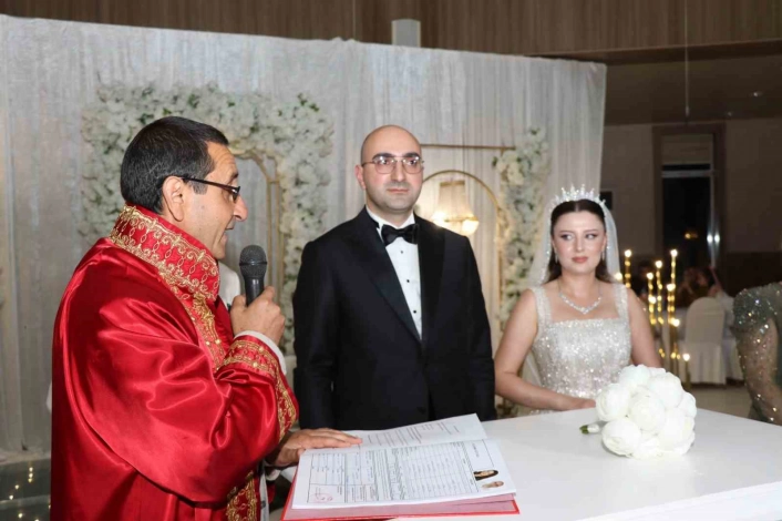 Koyulhisar Kaymakamı Ferhat Salih Ceylan, Oltuda dünyaevine girdi