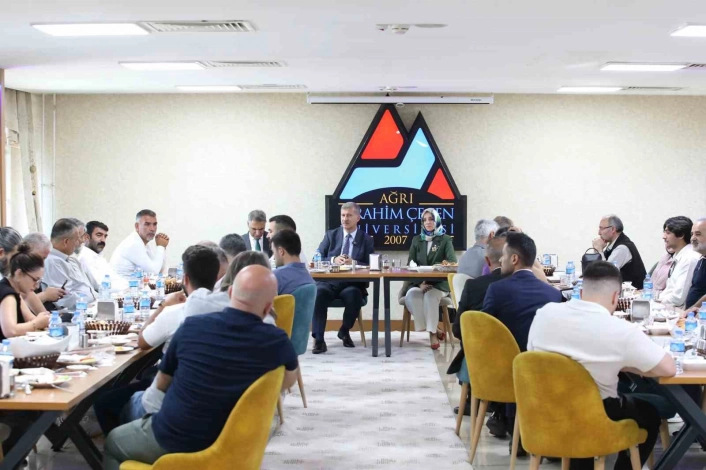 Prof. Dr. İlhami Gülçin, gazeteciler ile bir araya geldi