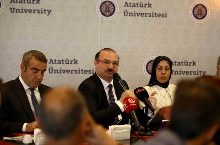 Rektör Hacımüftüoğlu, basınla buluştu