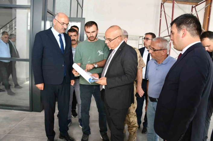 Vali Koç'tan Patnos ve Dedeli'ye ziyaret