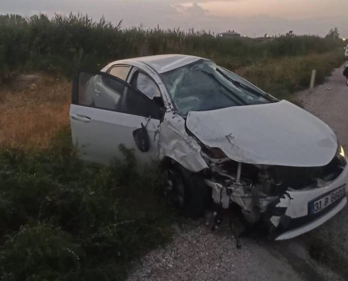 Van'da otomobil ile kamyonet çarptı: 6 yaralı