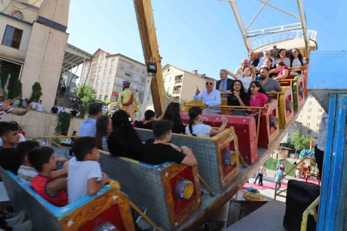 Hakkari'de lunapark sevinci