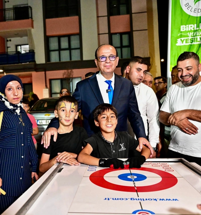 İkizce TOKİ 1. Etap Konutlarında Yeşilyurt Yaz Akşamları coşkusu yaşandı