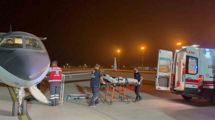 Muş'ta bisiklet sürerken otomobil çarpan çocuk ambulans uçakla Ankaraya sevk edildi