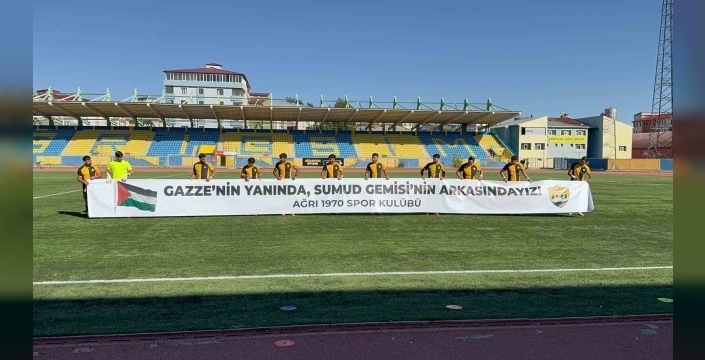 Ağrı 1970 Spor’dan Filistin’e destek pankartı