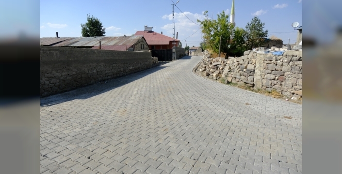 Ağrı’da köy yolları yenileniyor