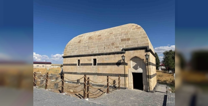 Ağrı’da tarihi Hamur Kümbeti restore edilerek yeniden ziyarete açıldı