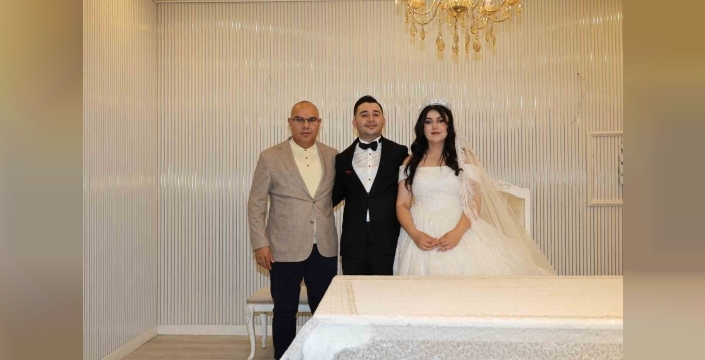 Ağrı Valisi Koç, düğün törenlerinde ailelerin sevincine ortak oldu