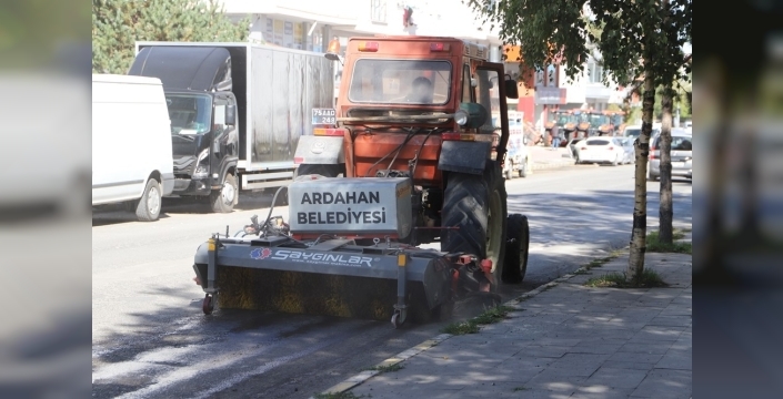 Belediye ekipleri, daha temiz bir Ardahan için çalışıyor