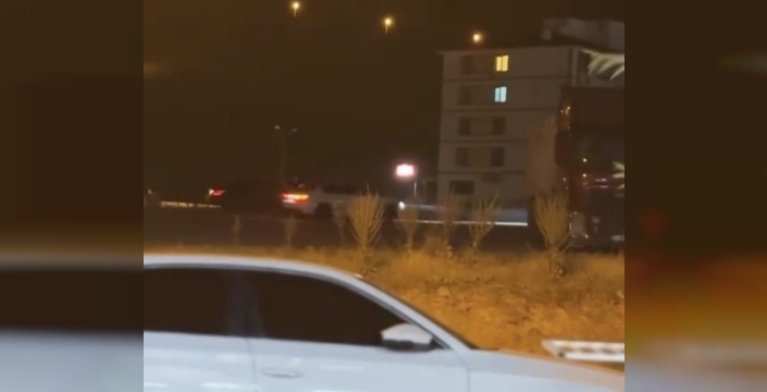 Elazığ’da drift atan araç kameralara yansıdı