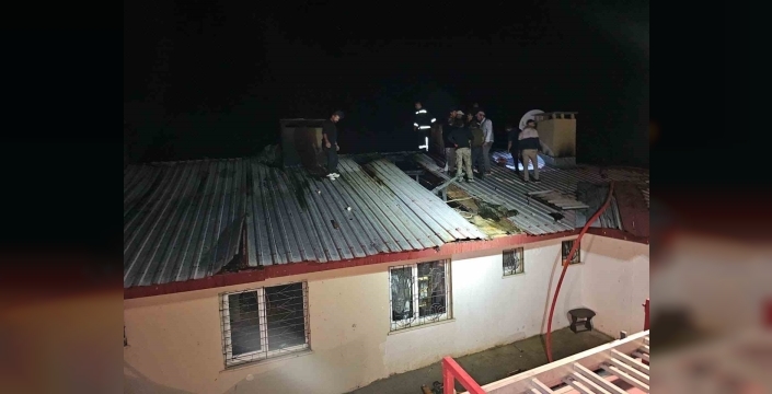 Elazığ’da ev yangını: 3 kişi dumandan etkilendi