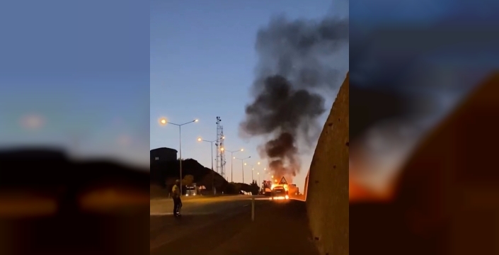 Elazığ’da seyir halindeki otomobil yandı