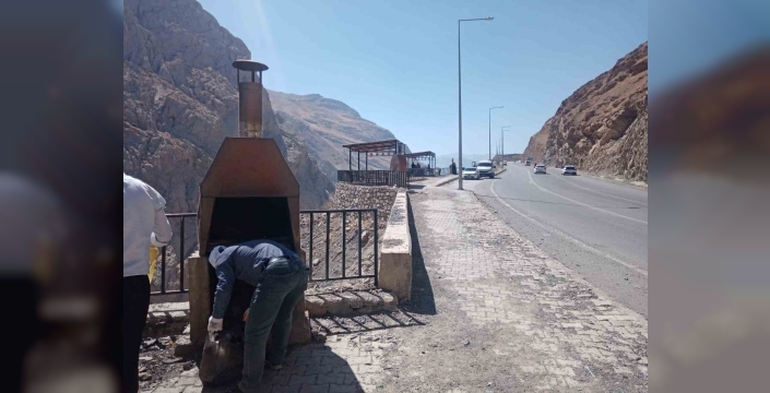 Hakkari-Van karayolunda temizlik çalışması