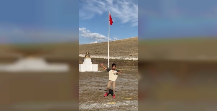 Kars’ta bir öğrencinin Kafkas dansı sosyal medyada tıklanma rekorları kırdı