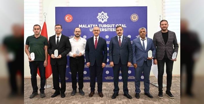 Malatya Turgut Özal Üniversitesi’nde başarılı akademisyenler ödüllendirildi