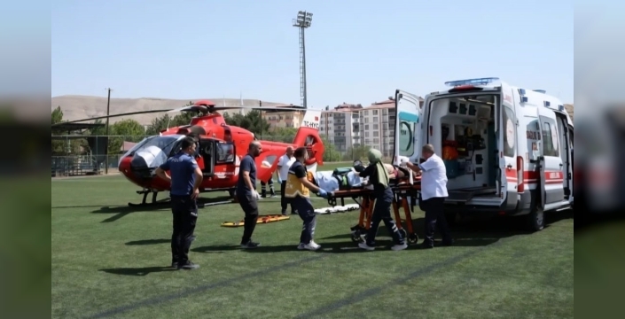 Traktörden düşen şahıs ambulans helikopterle hastaneye sevk edildi