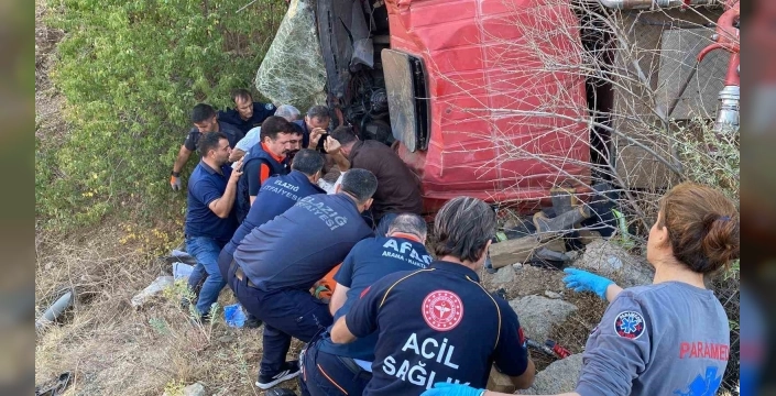 Yangına giden itfaiye aracı şarampole yuvarlandı: 2 itfaiye eri yaralı