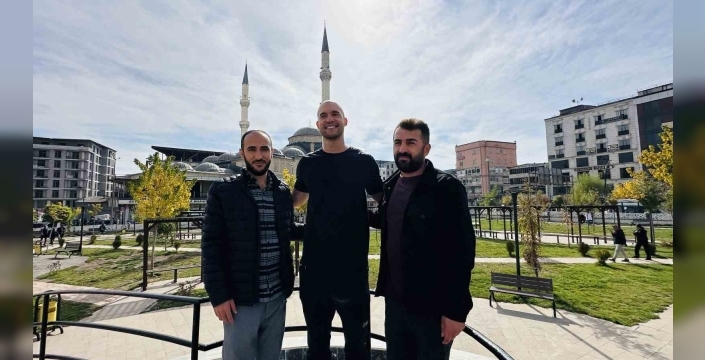35 ülke gezen Amerikalı Yüksekova’ya ulaştı