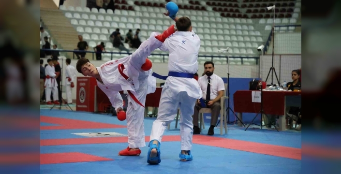 51 İlden bin 200 sporcu Elazığ’da karate için buluştu