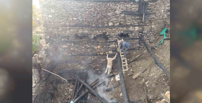 Bahçesaray’da odunluk yangını korkuttu