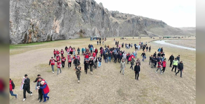 Diyadin Kanyonu’nda Cumhuriyet’in 102. yılına özel doğa yürüyüşü