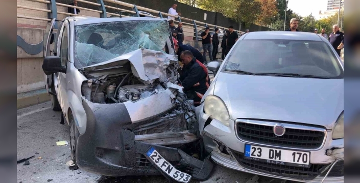 Elazığ’da zincirleme trafik kazası: 5 yaralı