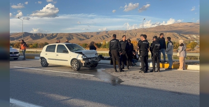 Erzincan-Sivas kara yolunda kaza: 2 yaralı