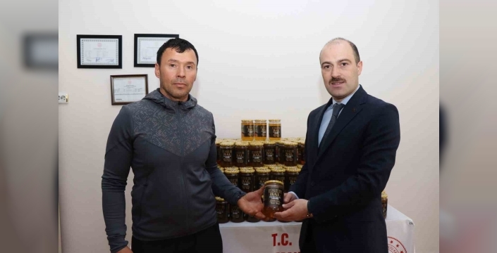 Erzurumlu bal üreticisinden örnek davranış