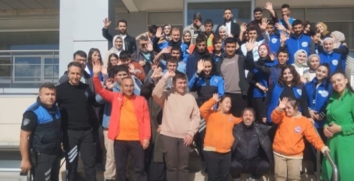 ''Hep Birlikte Aileyiz'' projesi kapsamında özel çocuklara moral etkinliği