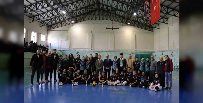 Mehmet Akif Ortaokulu ilçe şampiyonu oldu