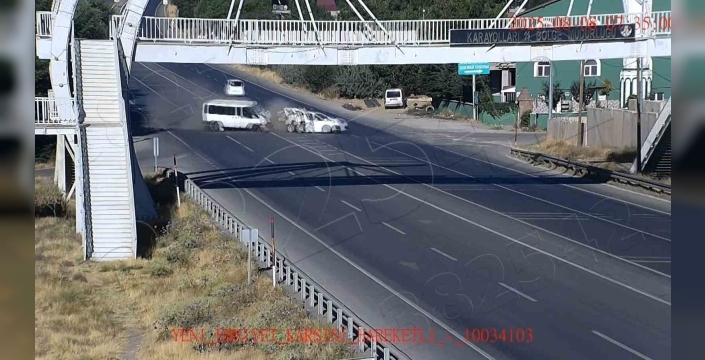 Tatvan’da trafik kazaları kamaraya yansıdı