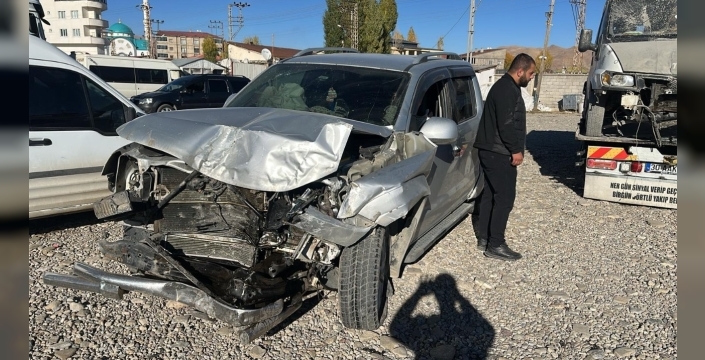 Yüksekova’da trafik kazası: 5 yaralı