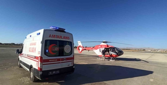 Bahçesaray’da kalp krizi geçiren hasta, helikopter ambulansla Van’a sevk edildi